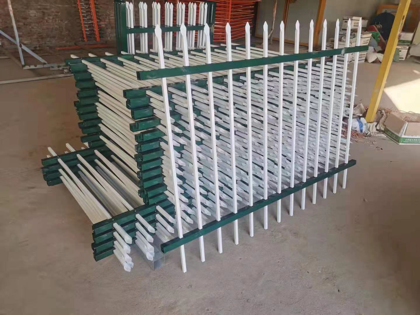 鋅鋼護(hù)欄供工廠圍墻使用款式眾多，歡迎選購(gòu)